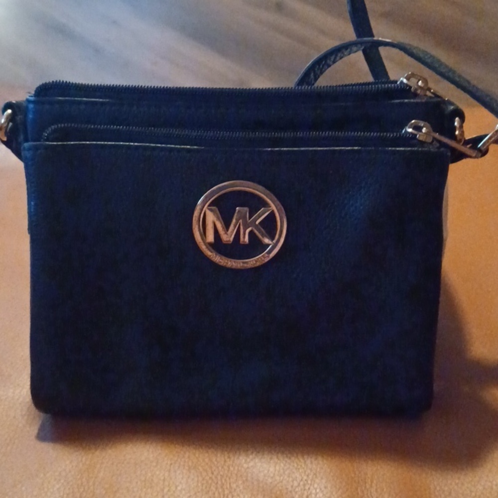 > Michael Kors Black Leather Crossbody Bag